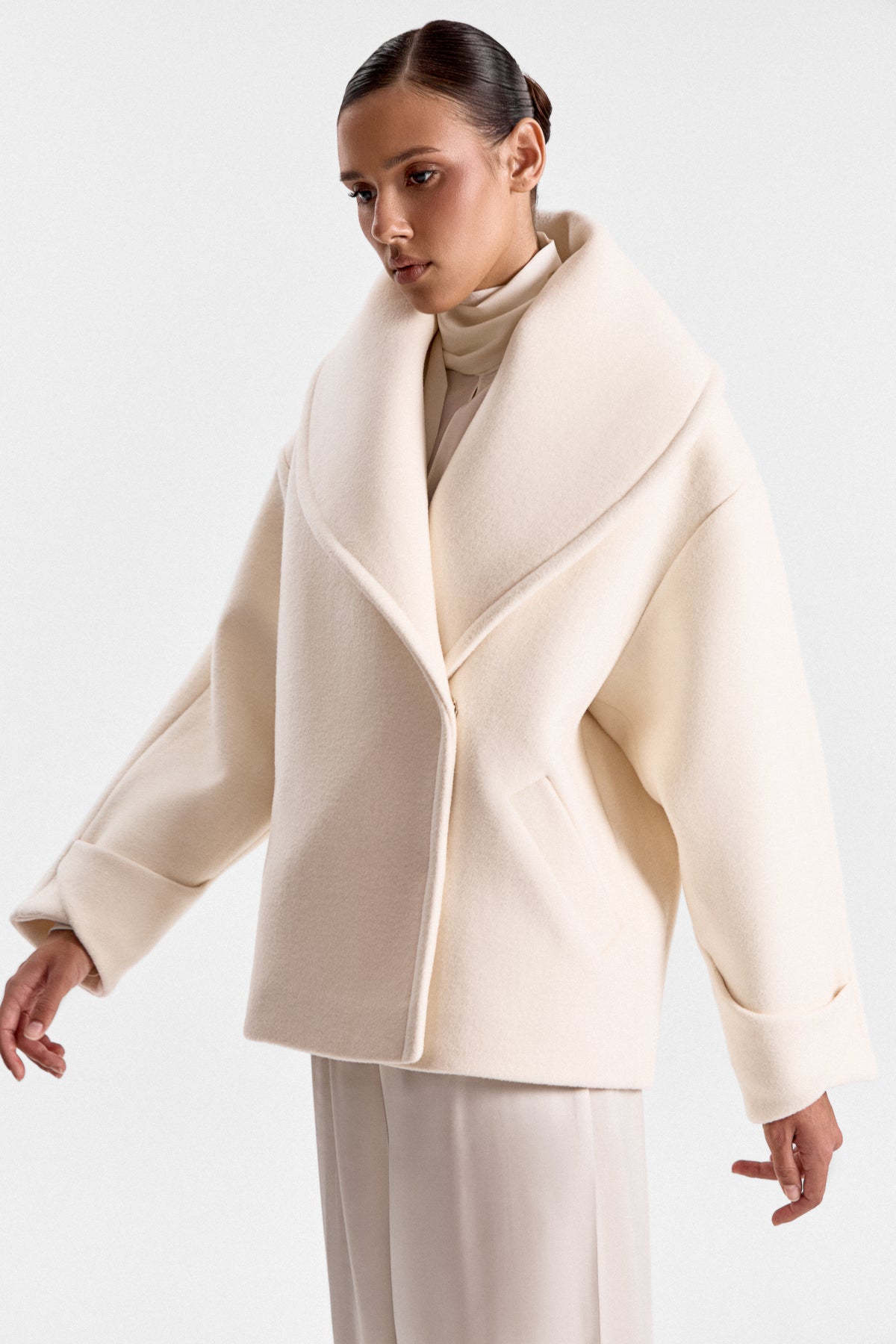 Кашемірове молочне коротке пальто