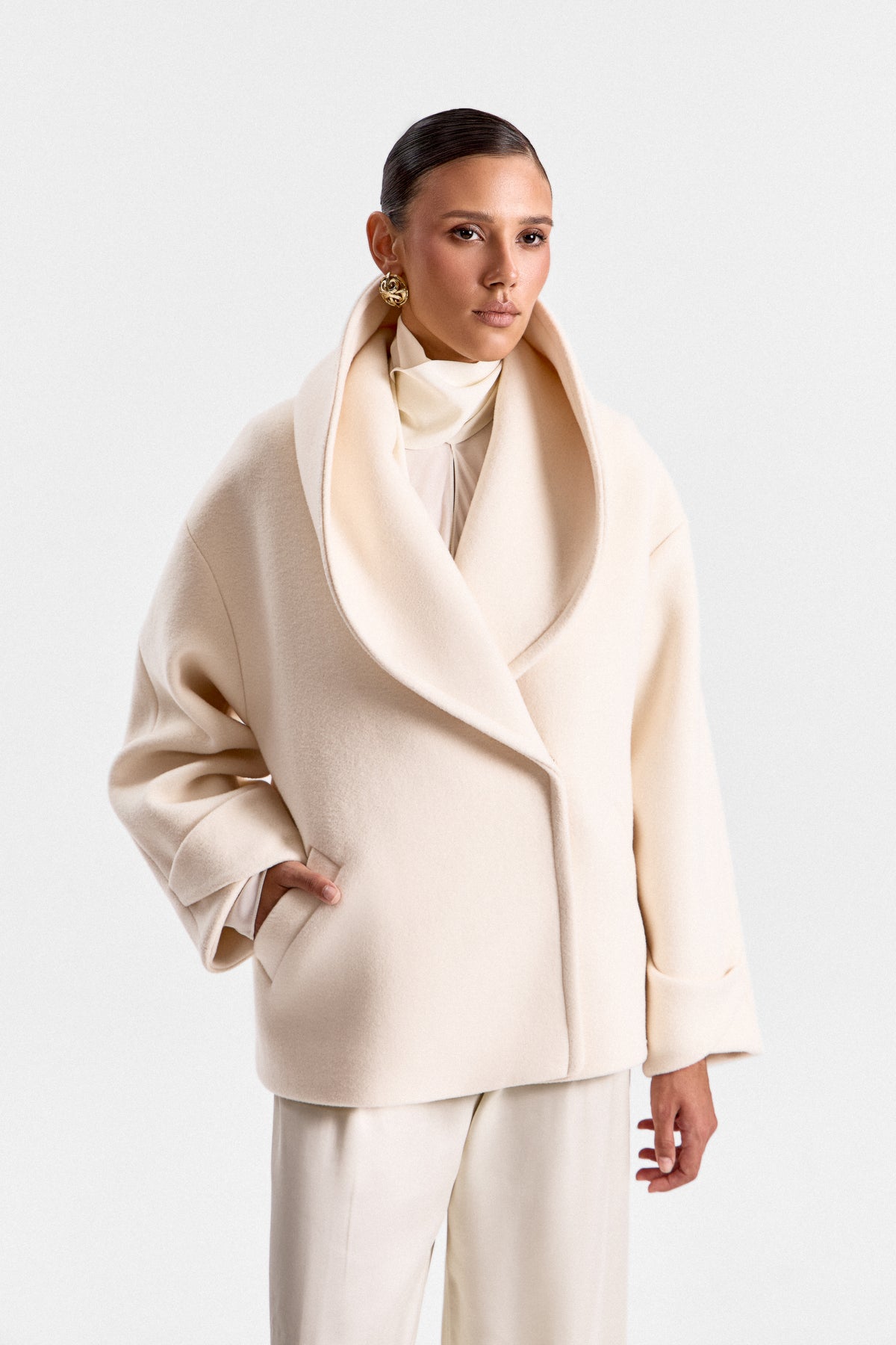 Кашемірове молочне коротке пальто